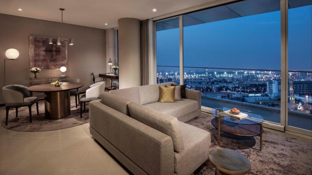 Holiday Inn Suites Dubai Festival City Mall